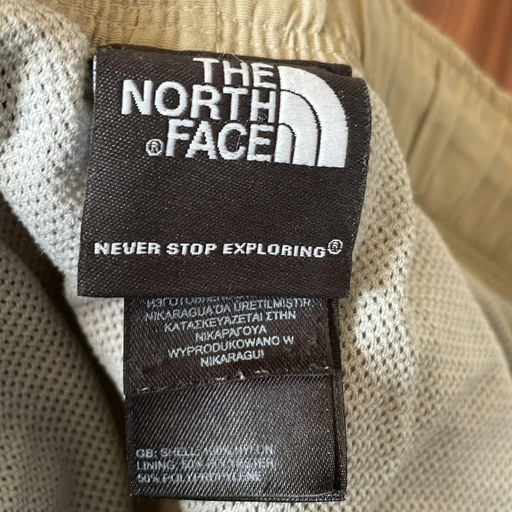 THE North Face Nylon Hiking Shorts Size Medium